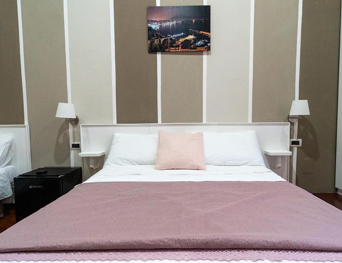 Bed and Breakfast I 4 Diamanti di Napoli Esterno foto